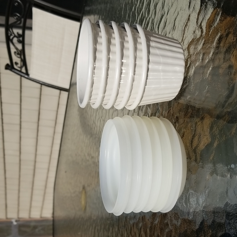 Vtg. Tupperware #1922 custard cups